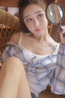 在厨房扯下岳的丁字裤小视频